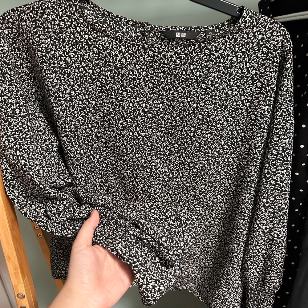Uniqlo Black Floral Crewneck Blouse - Picture 6 of 7